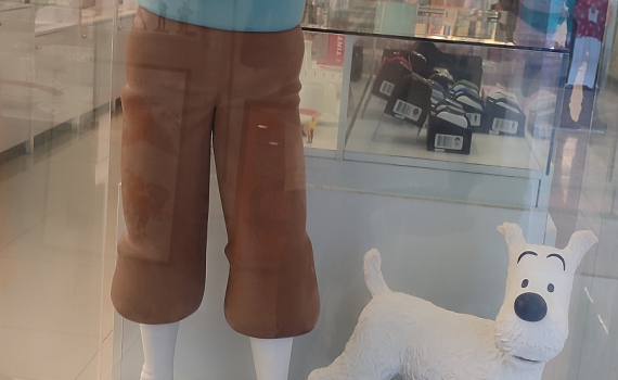 Tin tin and the dog statue at The tintin Shop Singapore