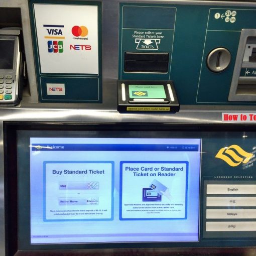 topup-recharge-singapore-ez-link card-at-the-machine